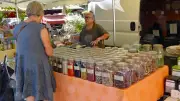 Laurette fait voyager les sens avec ses épices et herbes du monde entier