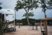 Le glamping, camping de luxe, fait grincer les dents des puristes