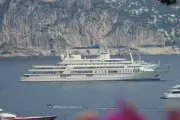 Le megayacht Al Saïd, propriété de la famille royale d'Oman, mouille entre Nice et Monaco