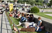 Lecture sans écran : les « reading parties » gagnent Paris