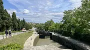 Les 9 Écluses de Fonseranes : un joyau du canal du Midi à Béziers attire 400 000 visiteurs