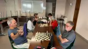 Les échecs, un jeu intergénérationnel à Aumont-Aubrac