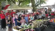 Les enfants du centre de loisirs découvrent le marché de Bessèges