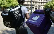 Les livreurs Uber Eats et Deliveroo obtiennent une revalorisation du salaire horaire