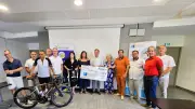 Les maires à vélo remettent 5 150 euros à l'ANC en 2025