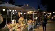 Les marchés nocturnes animent la place aux Herbes à Méjannes-le-Clap