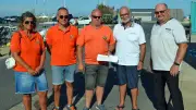 Les Pescadous des Onglous remettent 300 € à la SNSM du Cap d'Agde