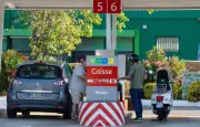 L'essence repasse au-dessus de 2 euros le litre en France