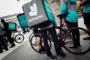Livreurs Uber Eats et Deliveroo : hausse massive du revenu minimal