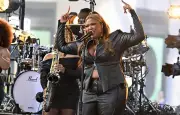 Lizzo pose en couverture de Sports Illustrated et répond aux grossophobes