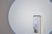 Lumière et poésie : Michel Verjux transforme le Musée Picasso d'Antibes