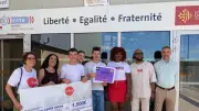 Lyceens Jean-Vilar remettent 4500 euros a deux associations solidaires