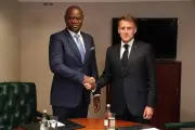 Macron critiqué pour l'accueil du président gabonais en pleine dérive autoritaire