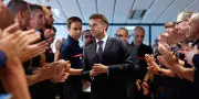Macron en Gironde appelle à l'unité face aux incendies