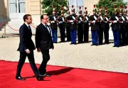 Macron-Hollande : la chronique d'un parricide politique