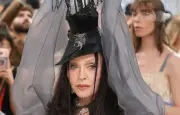 Madonna triomphe avec Confessions II, son 15e album numéro un