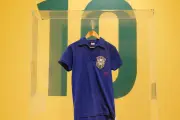 Maillot de Pelé de 1958 vendu 4,2 millions d'euros aux enchères