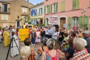 Manifestation pour sauver le bureau de poste de Rougiers dans le Var