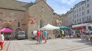Marché place de l'Église à Saint-Alban-sur-Limagnole : un succès