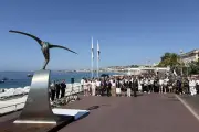 Marche poignante des familles sur la Promenade des Anglais à Nice, dix ans après l'attentat