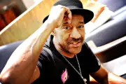 Marcus Miller rend hommage à Miles Davis à Jazz à Juan pour le centenaire
