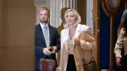 Marine Le Pen condamnée : candidate à la présidentielle malgré le bracelet ?