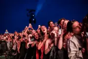 Mégaconcerts : la vague crotte-rock va-t-elle déferler sur la France ?