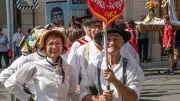 Millau : sixième Fête de la Sainte-Anne pour valoriser la ganterie