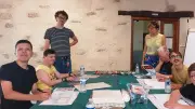 Minerve : des artistes de Creahm créent des drapeaux pour la paix