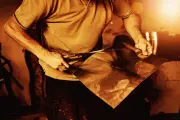 Mon pire job d'été : des éclats de verre dans les bras