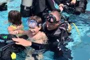 À Monaco, la piscine comme immersion dans le monde de la plongée