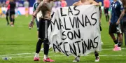 Mondial 2026 : la FIFA enquête après une banderole sur les Malouines brandie par des joueurs argentins