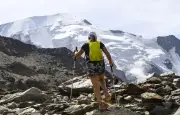 Mont Blanc fragilisé par la fonte : risque d'éboulement et ascensions suspendues côté italien