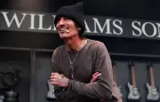 Mötley Crüe : Tommy Lee s'injectait du whisky dans les veines