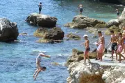 Nice : un jeune homme de 24 ans grièvement blessé après un saut à Coco Beach