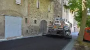 Nouveau revêtement bicouche sur la D33 à Saint-Sernin-sur-Rance
