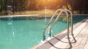 Noyade suspecte en Gironde : un homme de 29 ans retrouvé inerte dans une piscine privée