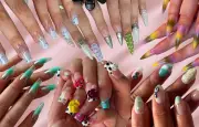 Ongles d'été : le retour du flashy, des textures et des années 2000