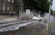 Orages violents : deux morts, 53.000 foyers sans électricité