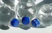 Packs d'eau menacés par l'UE ? Démêler le vrai du faux