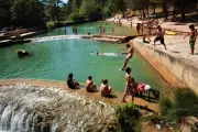 Piscine naturelle polluée près de Draguignan : baignade interdite après les orages