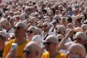 Pitbull entre au Guinness des records avec 22.141 fans chauves à Londres