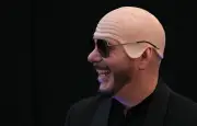 Pitbull entre dans le Guinness des records avec 22.141 fans chauves