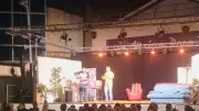 Place du Millénaire : rires et chansons pour une soirée gratuite réussie
