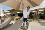 Plagiste à Sainte-Maxime : immersion dans un métier saisonnier clé de l'été