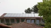 Pose de panneaux solaires à l'école Jules Ferry de Teyran
