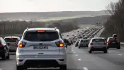 Pourquoi restez-vous sur la file du milieu sur l'autoroute ? Témoignez