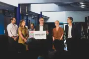 Primaire à gauche : cinq épisodes pour un enterrement