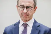Présidentielle : second tour le 2 mai, Retailleau et Royal s'indignent