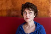 «Regarde» : Danna Starobinets, le lamento d'une mère pour son bébé mort-né